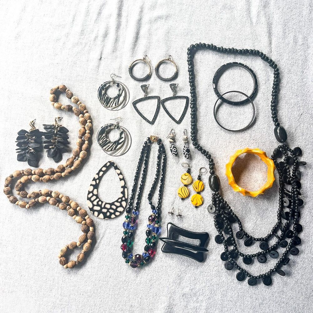 Vintage Costume Jewelry Lot Necklaces Earrings Bracelets - Mixed Lot 15pcs